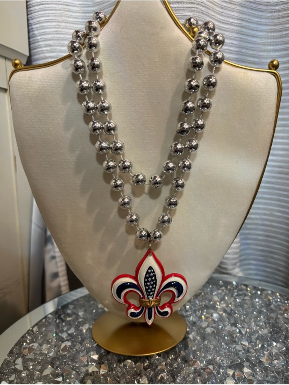 Fourth of July Patriotic Fleur De Lis Beaded Necklace Red White Blue USA - Picture 2 of 5